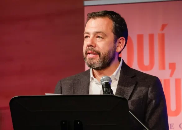 Petro choca con el alcalde de Bogotá por «impedir» un evento oficial en un colegio público