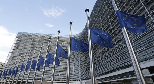 Bruselas refuerza su expediente a España por la OPA del BBVA: la directiva de Requisitos de Capital que el Gobierno no ha aplicado