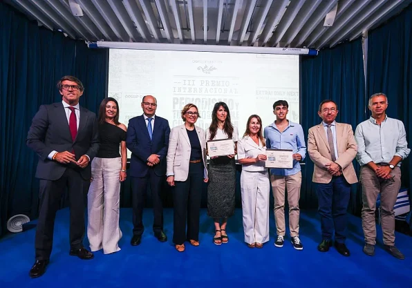 Elisa Perrigueur, galardonada en España por su reportaje sobre la industria de los cruceros